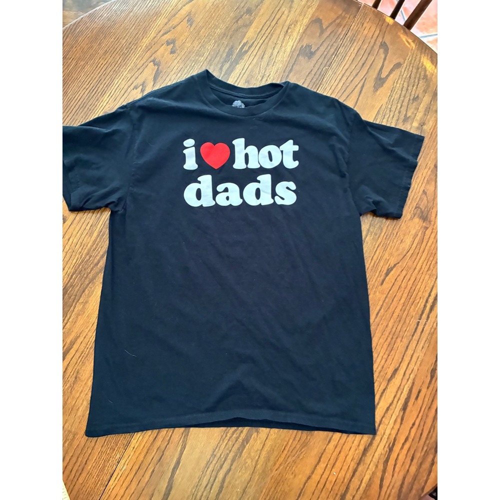 Danny Duncan I Heart Hot Dads Black Graphic T-Shirt Large Mens Short Sleeve Tee‎